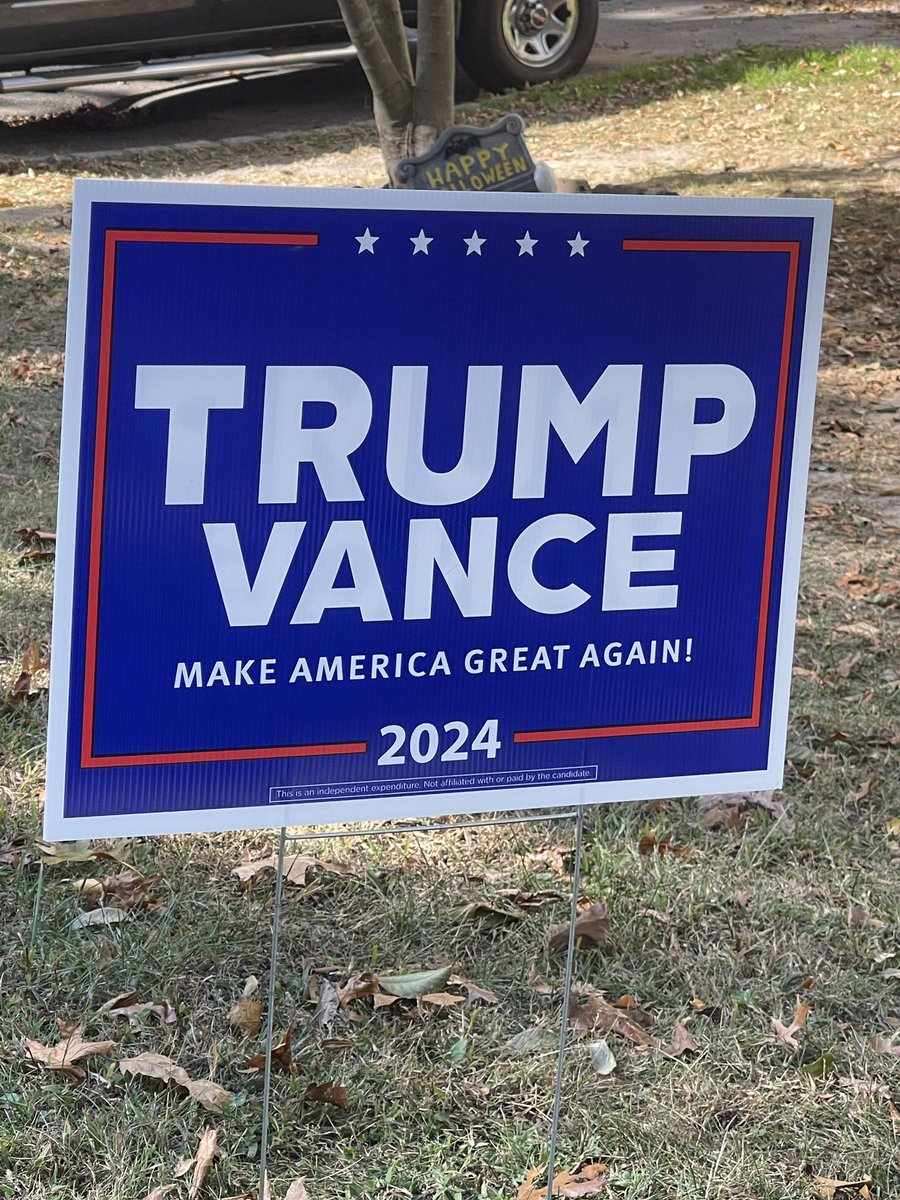 Smithpoint711's tweet photo. Got my sign up &amp; ready to Vote!!!! Vote like your life depends on it everyone because it does!!! https://t.co/fWzMNLCKNG