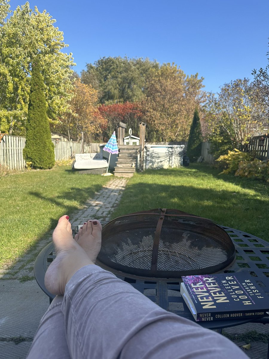 Cuntysaurus_Rex's tweet photo. Ideal Sunday 🤩☀️📖 https://t.co/7hn8cnnlVv