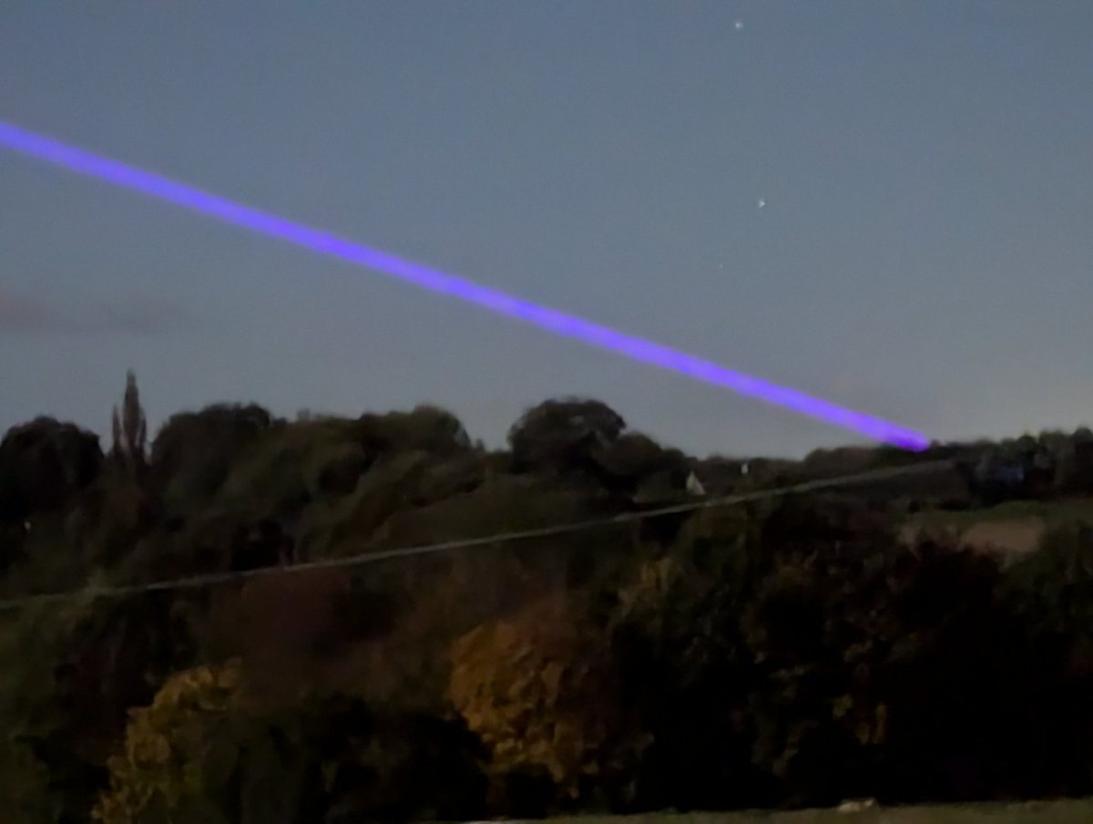 marshn282's tweet image. #trustednewssince1838 some views of the comet from Bodicote Church and a laser also taken from Bodicote on Thursday night seemed to be coming from Enstone Chipping Norton area