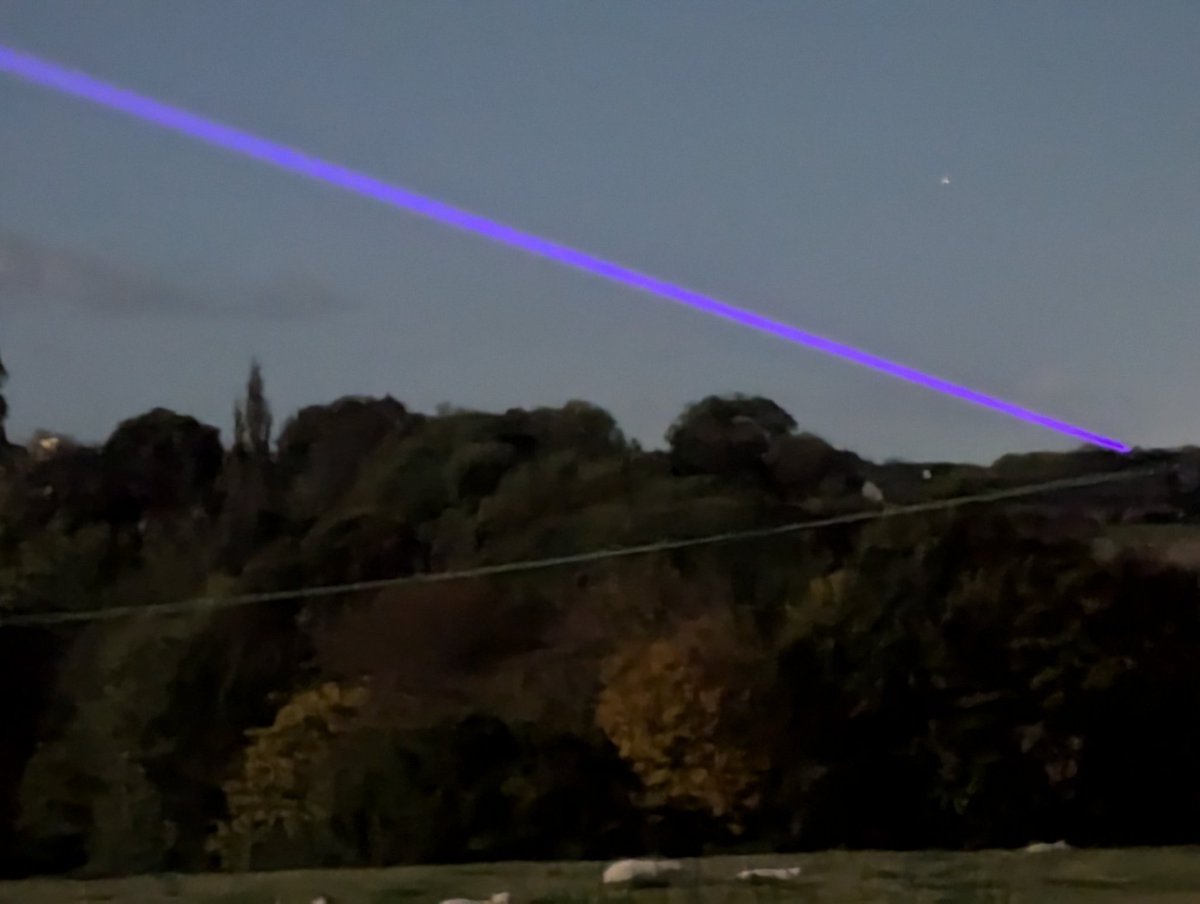 marshn282's tweet image. #trustednewssince1838 some views of the comet from Bodicote Church and a laser also taken from Bodicote on Thursday night seemed to be coming from Enstone Chipping Norton area
