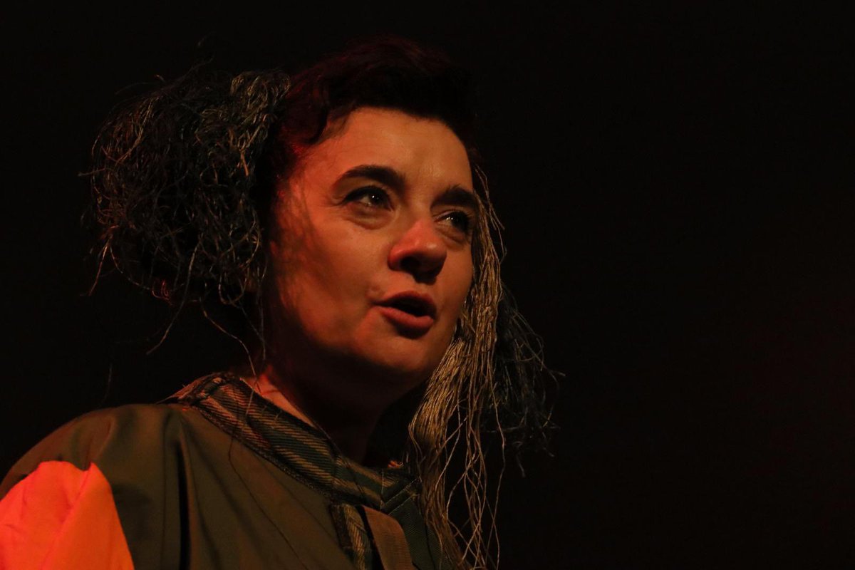 PorteRenaud's tweet photo. Ariane-Olympe Girard in a froggy mood!

@arianeolympe 
Photo by Claire Shovelton 

Andrias Scheuchzeri
An opera by porte renaud
(Music, text &amp; visual design)
Inspired by Karel Čapek’s novel  War with the Newts
Tête à tête: The Opera Festival >> 29th September 2024 https://t.co/vImES9NRcH