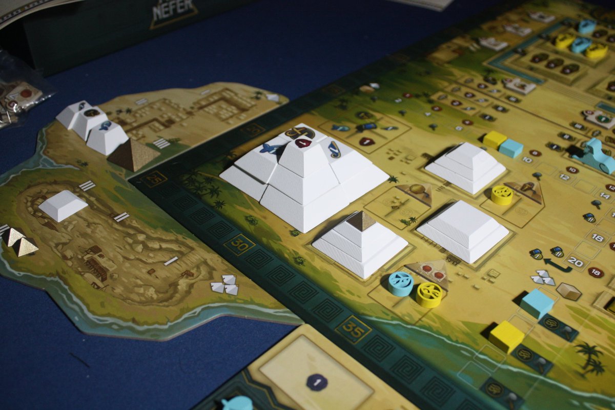Sogtul666's tweet photo. Hoy se juega Men Nefer, esté el titi o no esté el titi!! Partidaca chulisima, jugando como el ogt (normal en mi cuando juego a este tipo de juegos) 
Automa 81 - Yo 62  #boardgame #juegodemesa #euro #numerobis #foreveralone https://t.co/cpq0hIKSB8