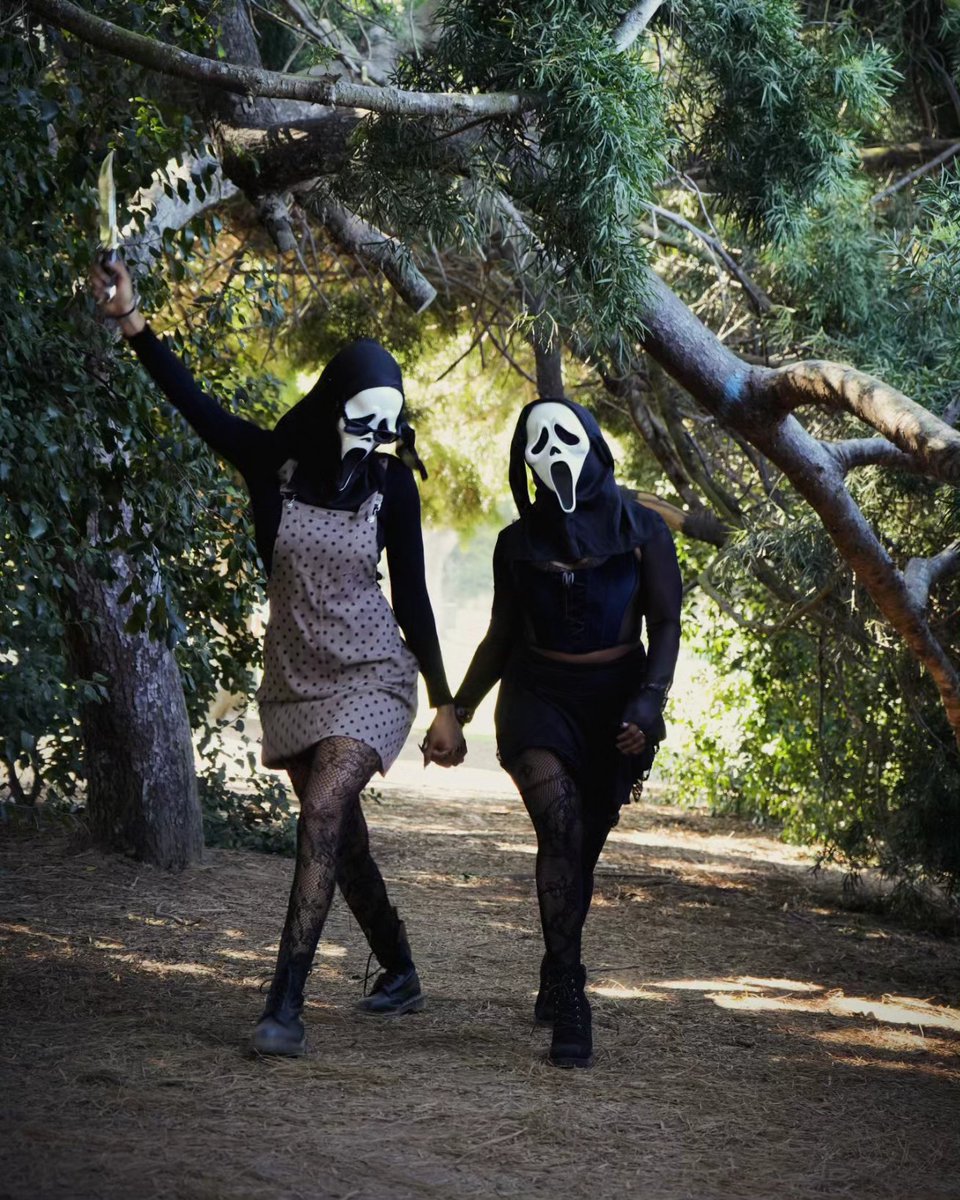 MzViciouZz's tweet image. What your favorite scary movie? 😏 @Kiissmyassshley had so much fun doing this shoot 🔪