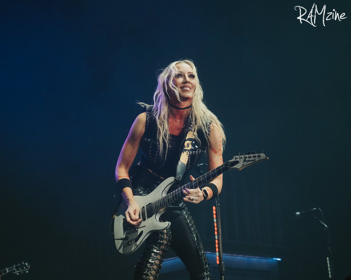 RAM_zine's tweet image. 🌟 From his iconic top hat and cane to jaw-dropping set designs, @alicecooper performance is as much about visuals as it is about music!
With support from @ScreamOfficial and @TheMeffs!
ramzine.co.uk/featured/alice…
#StageDesign #rocknroll #AliceCooper #nitastrauss
📷: @_clickclickbang