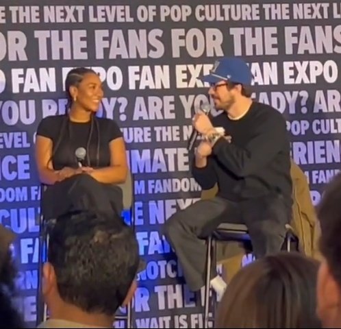 GrantGustinCDMX's tweet photo. Candice & Grant en el panel de ayer en
#DALLASFANFESTIVAL
Créditos de la foto:
📷 @seokjinwest
#GGCDMX🇲🇽 https://t.co/4iO5SSBWZh