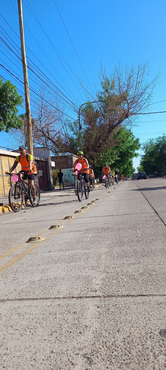 CuyoNoticias's tweet photo. En el #bicitour x las #bodegas de #guaymallen espectacular recorrido de más de 30 km en #bici . Bien organizado y un saludo a @BodegaValencia por la hospitalidad.  cc @MuniGuaymallen @marcoscalvente @mastermza https://t.co/A0MzqCuVXt