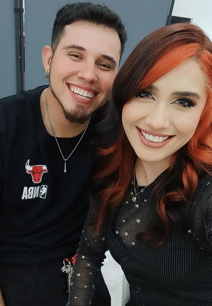 Cuando uno esta bien enamorado de verdad 
No te da miedo demostrar a tu pareja 
La alucinas 
La disfrutas 
Porque antes de ser artista eres humano ❤✨
#EdithEvans #LaAcademia