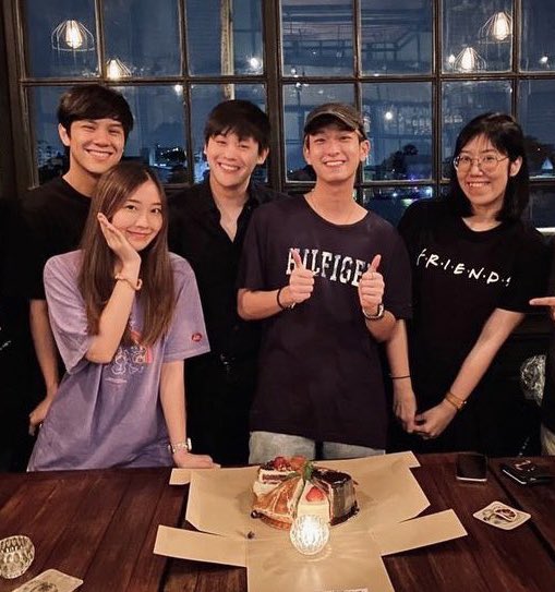 MBooksloverss's tweet photo. Always there for each other, omg i just love my MDL gang so much 🥹🫶🫂 they are so precious, thank you phi kaew for always there along with them in every moments 🥹🥹💕
#nanon_korapat #ChimonWachirawit #PluemPurim #Janeeyeh #Puimek #mydearloser #namon
#ลักยิ้มกินพีช https://t.co/O94PJo3jng
