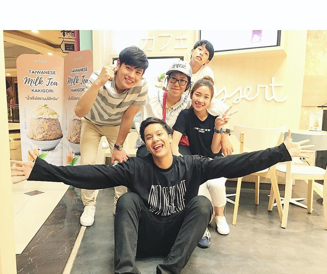 MBooksloverss's tweet photo. Always there for each other, omg i just love my MDL gang so much 🥹🫶🫂 they are so precious, thank you phi kaew for always there along with them in every moments 🥹🥹💕
#nanon_korapat #ChimonWachirawit #PluemPurim #Janeeyeh #Puimek #mydearloser #namon
#ลักยิ้มกินพีช https://t.co/O94PJo3jng