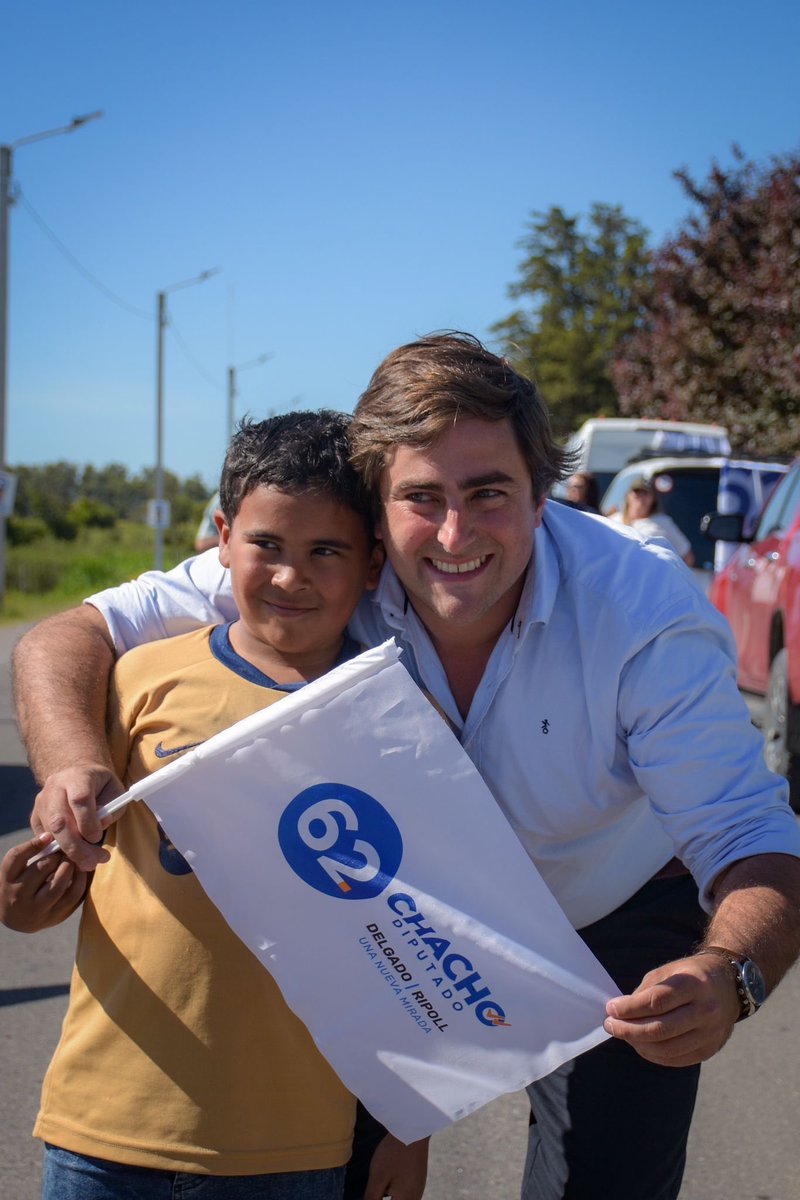 alvaro_chacho's tweet photo. Con una gran caravana recorrimos Florida con la fórmula del @PNACIONAL ! Gracias a los vecinos y militantes de la @amo_62florida por la alegría contagiosa en este tramo final de la campaña! El próximo domingo @AlvaroDelgadoUy presidente con el mejor equipo, la 62! https://t.co/H5NYfyC7vs