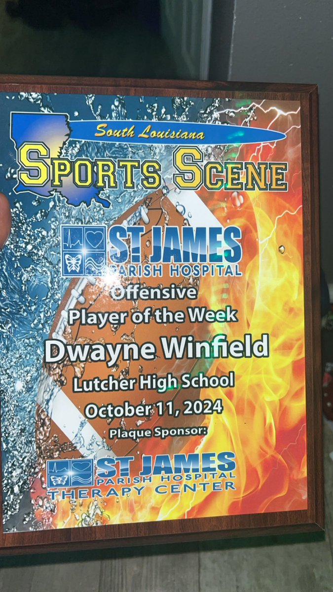 dwaynewin6's tweet photo. Senior year been great so far!!💜💛 we just keep stacking up TEAM wins. #6-0 #undefeated #regularseasontapesoon @LutcherFootball @CoachMGiuliani @RecruitLouisian @LAvsAllYall @JeritRoser /couple highlights https://t.co/03sWXWdA4d