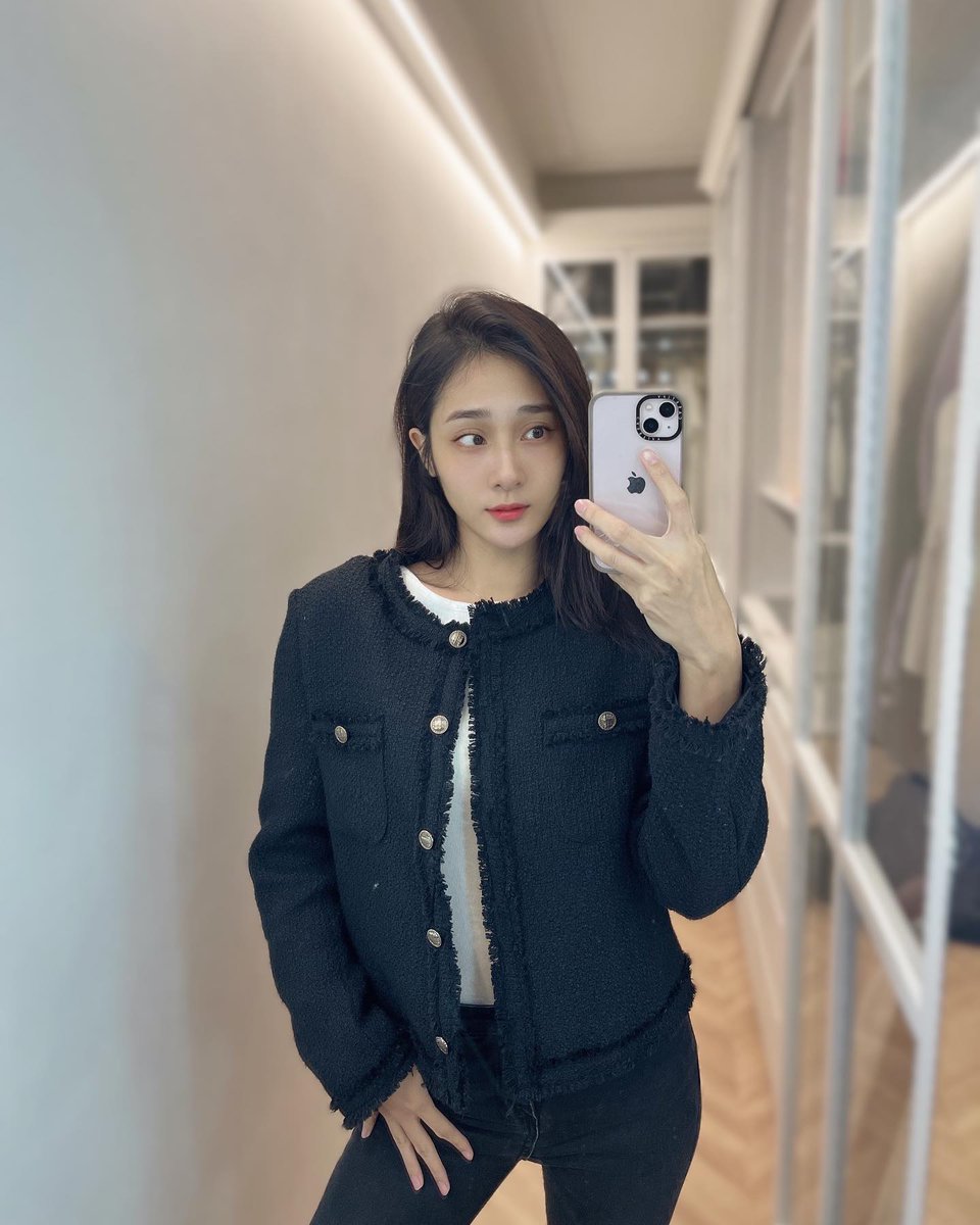 gzmist's tweet photo. When you don’t have love, work hard to make money. When you have enough money, travel to the places you want to go and buy the things you have always wanted to buy. https://t.co/7CySpsZu7r