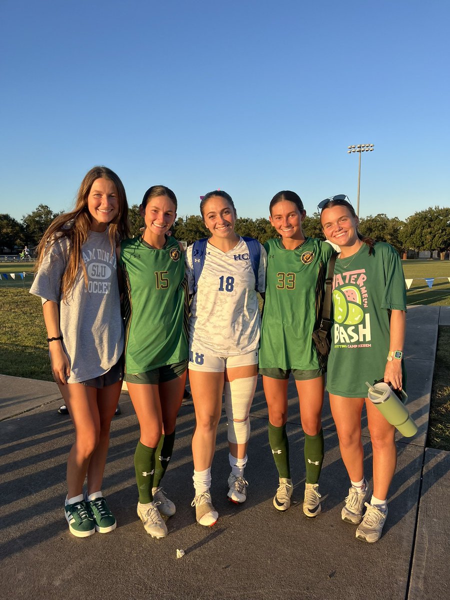 kellisroe's tweet photo. @AHS_LadySoccer  Love seeing all these AHS Eagles reunited at today’s game!! Congratulations on the win Huskies! https://t.co/HUI3DEJusN