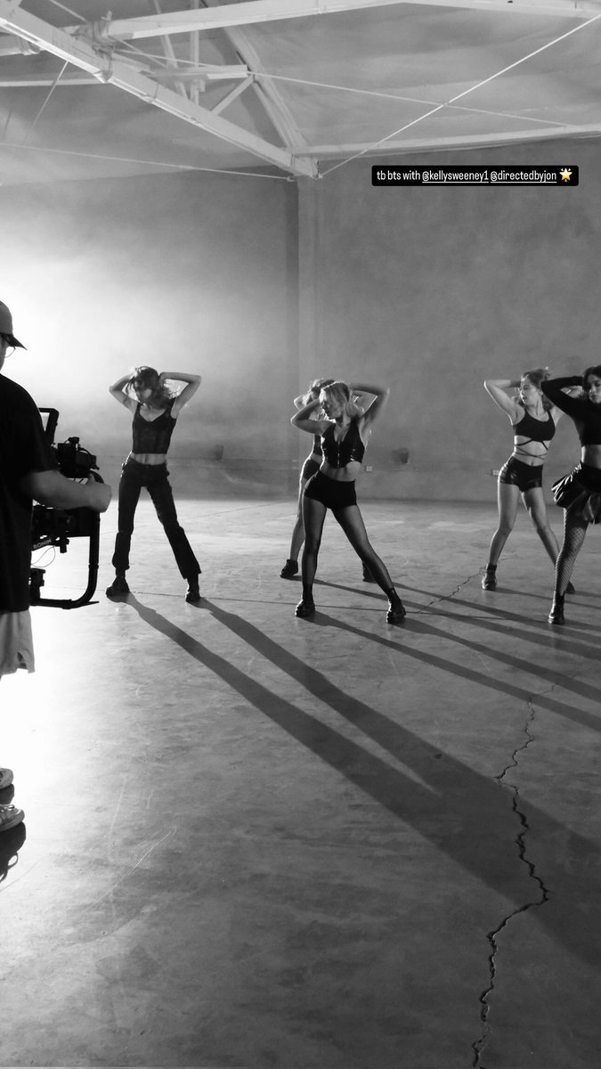 emilymitless's tweet photo. [THREAD] Emily for the Dance Visual of "It's ok I'm ok" (October 12, 2024)

Emily is featured on Kelly Sweeney's dance visual/concept video of "It's ok I'm ok" by Tate Mcrae. The full performance is posted on YouTube: https://t.co/XoWiMpvo6R

#EmilyKelavos https://t.co/4fQ43gGe7Q