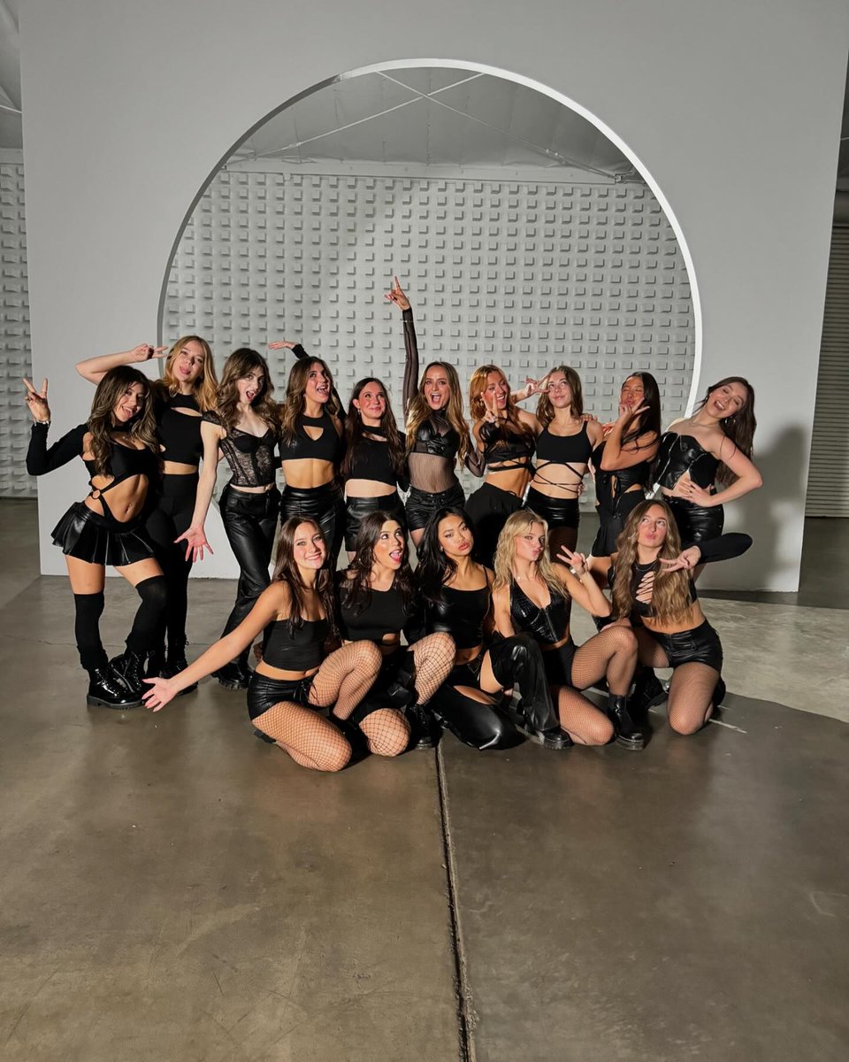 emilymitless's tweet photo. [THREAD] Emily for the Dance Visual of "It's ok I'm ok" (October 12, 2024)

Emily is featured on Kelly Sweeney's dance visual/concept video of "It's ok I'm ok" by Tate Mcrae. The full performance is posted on YouTube: https://t.co/XoWiMpvo6R

#EmilyKelavos https://t.co/4fQ43gGe7Q