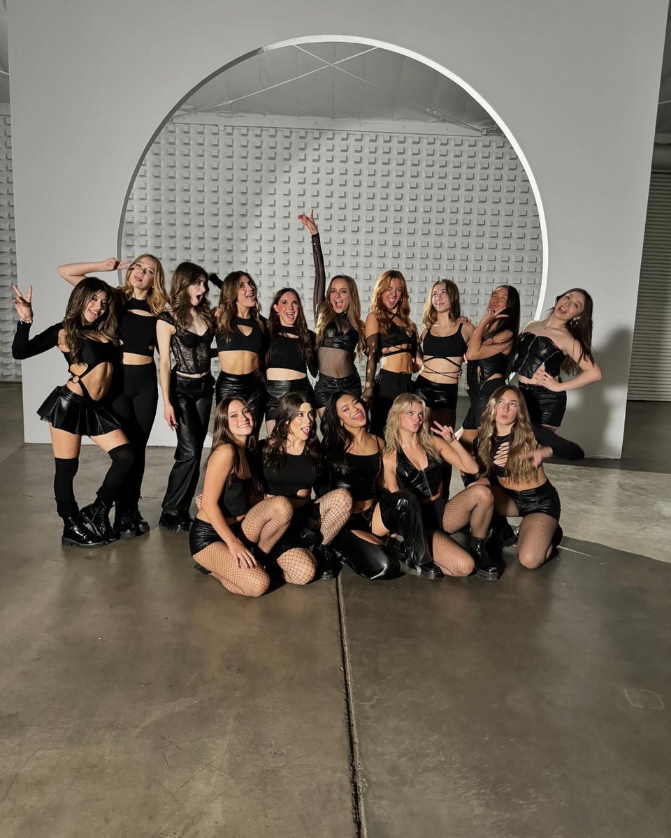 emilymitless's tweet photo. [THREAD] Emily for the Dance Visual of "It's ok I'm ok" (October 12, 2024)

Emily is featured on Kelly Sweeney's dance visual/concept video of "It's ok I'm ok" by Tate Mcrae. The full performance is posted on YouTube: https://t.co/XoWiMpvo6R

#EmilyKelavos https://t.co/4fQ43gGe7Q