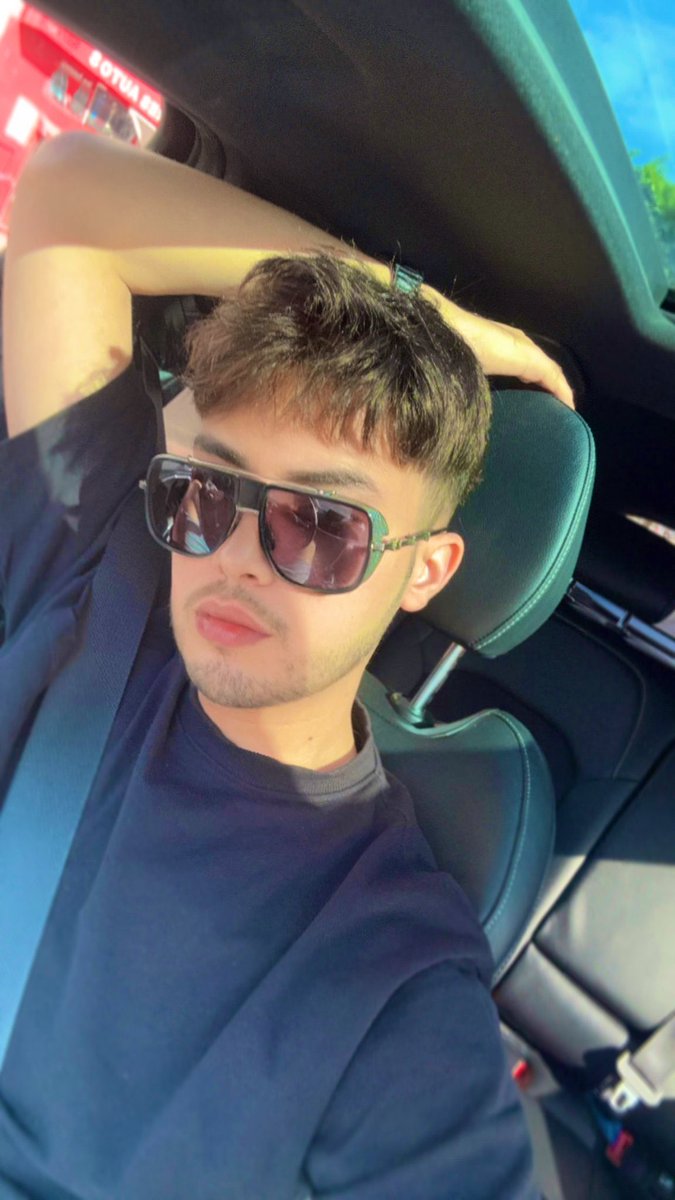 Saadbenber's tweet image. When the red light gives you a selfie moment 😂 #DriveMode