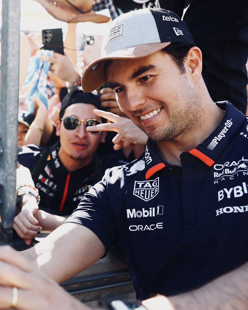 SChecoPerez's tweet image. Not the weekend we expected. Now let’s move into Mexico and put everything together, thanks to all the fans that once again made me feel like at home. 
Nos vemos en unos días 💪👍 🇲🇽

No fue el fin de semana que esperábamos. Ahora vamos a México y a juntar todas las piezas,…