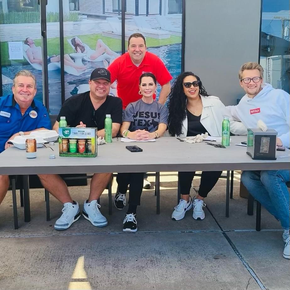 dandrasimmons's tweet photo. Back on my BBQ judging grind! 🤠 @BigGreenEgg 

#texas #bbq #foodjudge https://t.co/RDFnnVADot