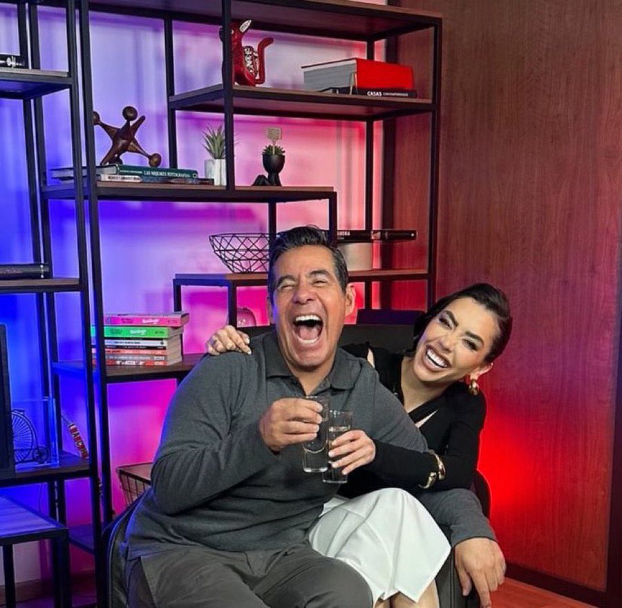 “Asi es yordi, me fui a Ibiza por 3 días antes de entrar a la casa de los famosos y no sabía que sería mi despedida de soltera”

#KarimePindter  #Garime