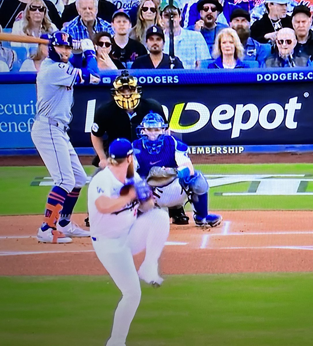 WheresMaryHart's tweet photo. Mary’s here. @Dodgers @Pantone294 @DodgerInsider @DodgersNation @DodgerBlue1958 @MaryHart @MLBONFOX #Dodgers #NCLS #Game6 #DodgerStadium #Dodgernation #NYMvsLAD #ITFDB #baseball #MaryHart #playoffs #mlb #baseball #DOYERS
LET'S GO DODGERS https://t.co/bBaqclwUVy