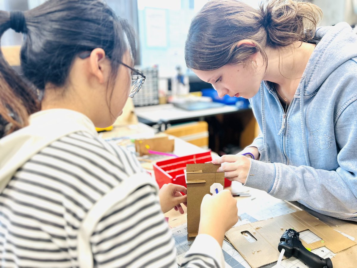 cusummerstem's tweet photo. 🚀 STEM Saturdays update! We’re thrilled to feature George Hofstetter (@ghtechinc), a trailblazer in tech who developed the app to address police brutality. On Day 2, students designed their own crank systems using everyday materials to explore motion and creativity. https://t.co/fUHrOjls3G