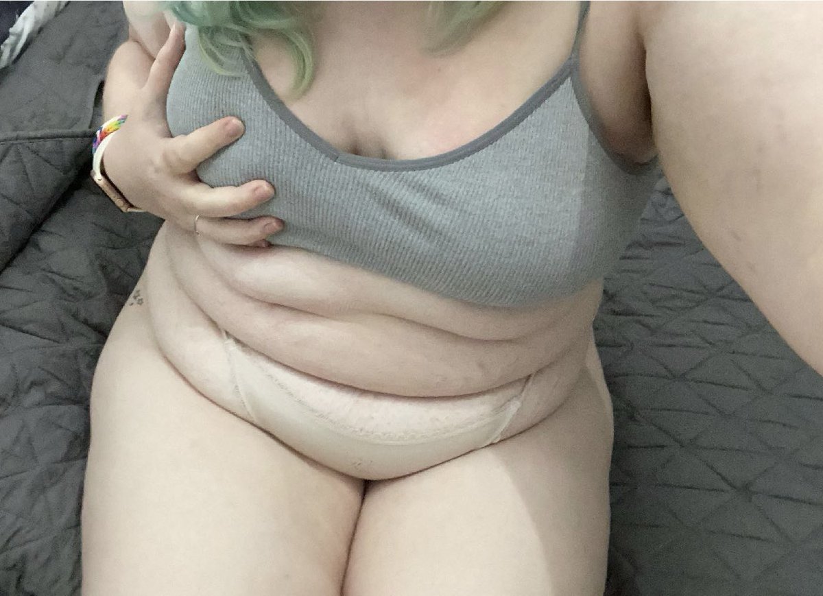 fatkitten132's tweet photo. just some random pics <3 https://t.co/9cab1IHGlJ