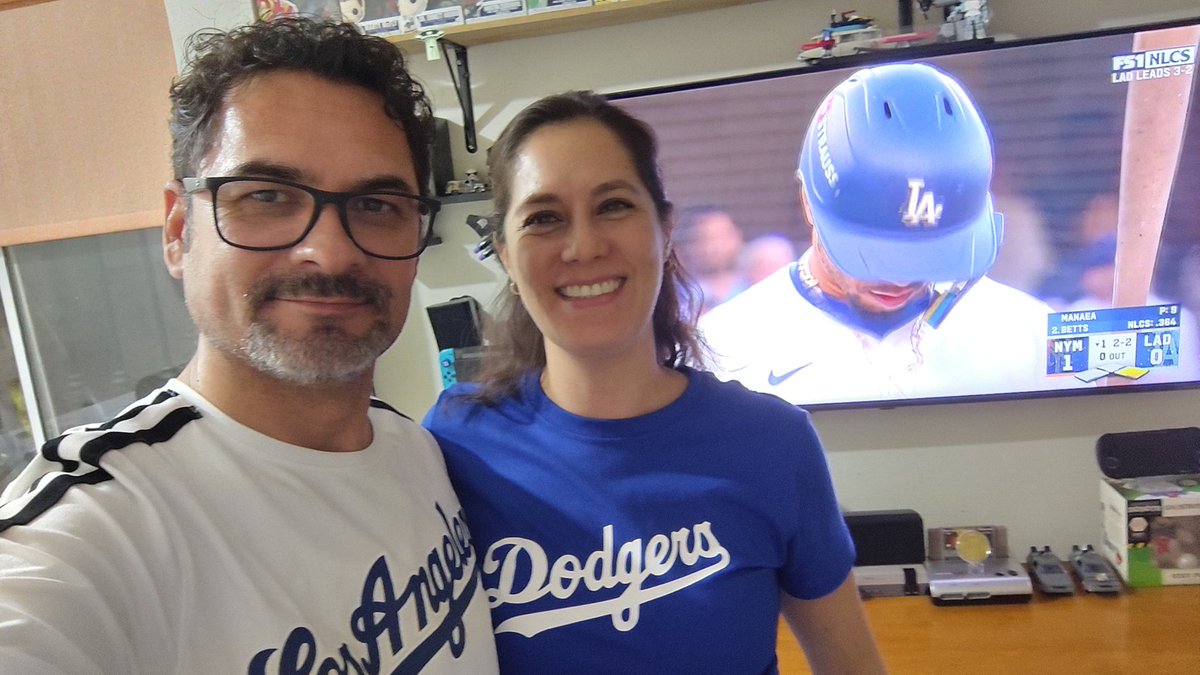 laloglem's tweet photo. #BéisbolxFOXSports apoyando a @Dodgers ! @FOXSportsMX https://t.co/B4EanMFp7U