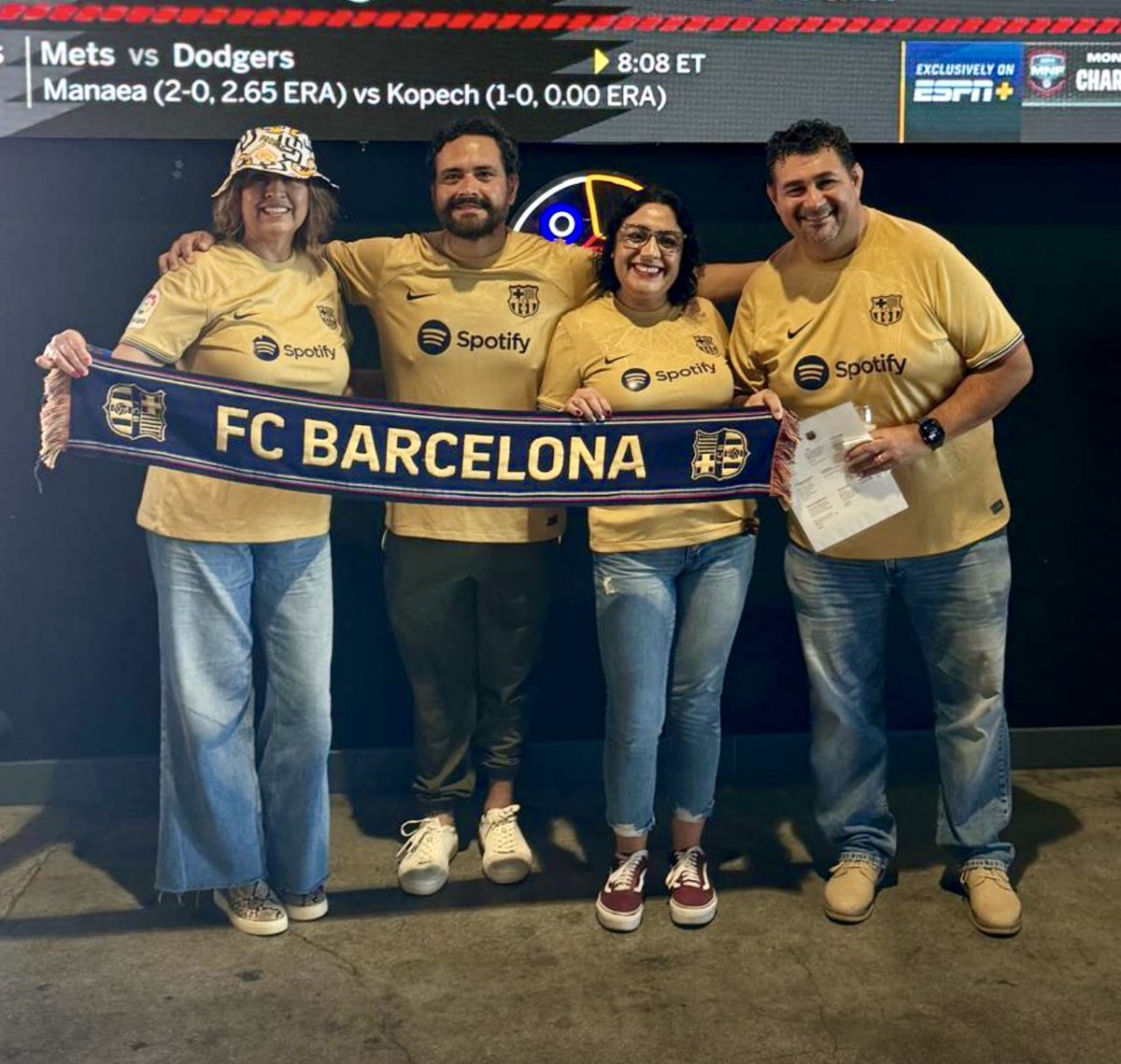 penya_san's tweet photo. Lewandowski and Torre at the double as Barcelona thrash Sevilla🔥🔵🔴🔥
#totsunitfemforça #fcb #cules #campnou #northamericanpenyes #fcbarcelona #fcbworldpenyes #uncritvalent #blaugranaalvent #mesqueunclub #fcbworldpenyesfederation #pbsd2309 https://t.co/6BzMPGHzD0