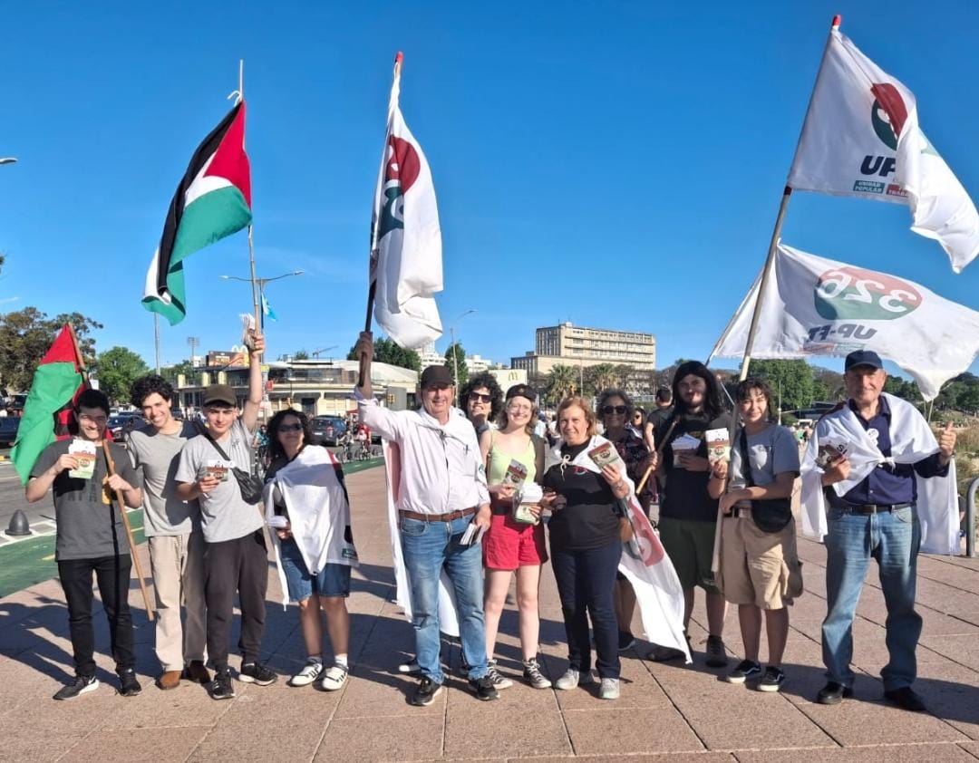 26deMarzoUy's tweet photo. 📷 | Compartimos algunas imágenes del despliegue militante de la 326 durante el fin de semana. A una semana del 27 de octubre, redoblamos nuestros esfuerzos por el triunfo del plebiscito del pueblo y de la izquierda que lucha.
#laFórmuladelSÍ #LaIzquierdaQueLucha https://t.co/bpFUNC1hW8