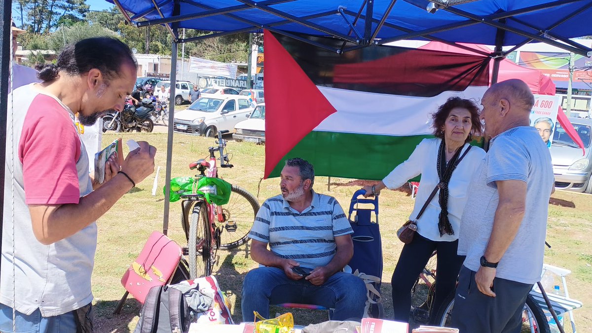 26deMarzoUy's tweet photo. 📷 | Compartimos algunas imágenes del despliegue militante de la 326 durante el fin de semana. A una semana del 27 de octubre, redoblamos nuestros esfuerzos por el triunfo del plebiscito del pueblo y de la izquierda que lucha.
#laFórmuladelSÍ #LaIzquierdaQueLucha https://t.co/bpFUNC1hW8