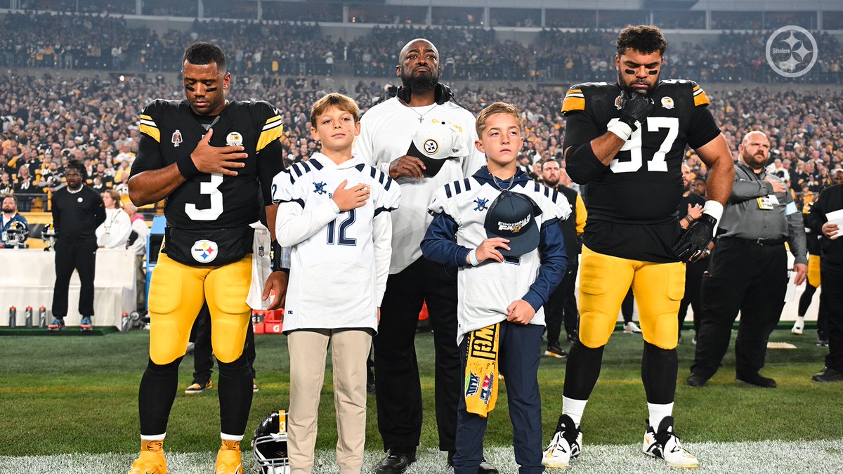 SteelersYouthFB's tweet photo. Shoutout to our Week 7 Co-Captains, Matthew and Case, for coming out and leading the coin toss!

#PlayFootball https://t.co/DmaPxMsfYp