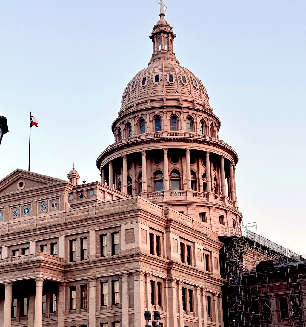 leachfortexas's tweet image. Tomorrow. High Noon. 

#txlege #RobertRoberson