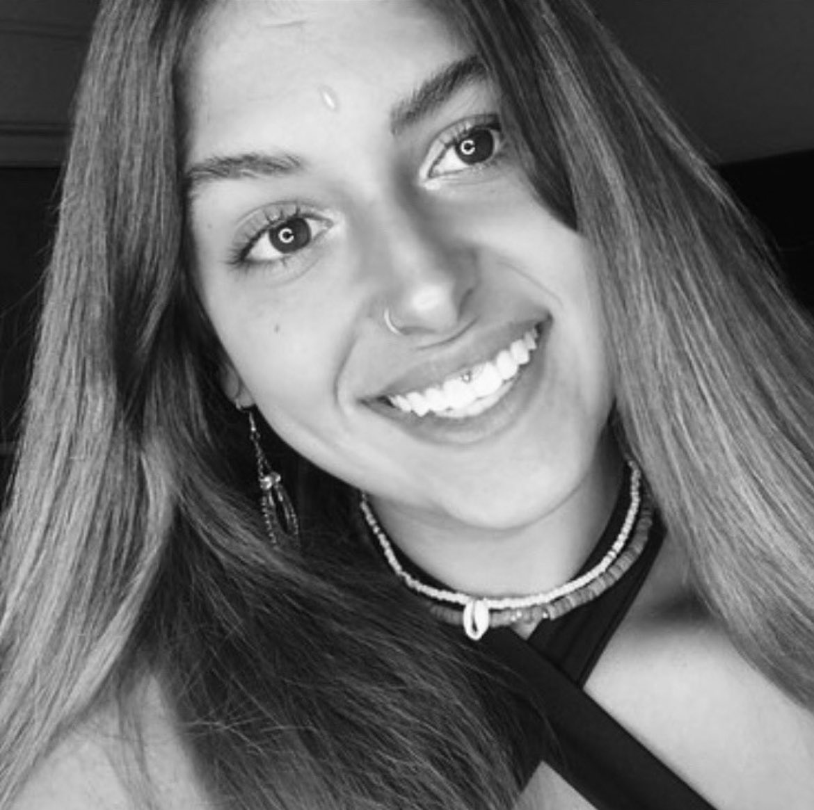JeremBenhaim's tweet photo. Vous imaginez le degré de l’horreur qu’a été le 7 octobre pour qu’une fille comme Shirel Golan en arrive à se suicider le jour de son 22ème anniversaire, alors qu’elle avait encore toute la vie devant elle ?

Des centaines de survivants de ce pogrom doivent se trouver aujourd’hui dans un état similaire à celui de Shirel, et je ne parle même pas de ceux qui ont été otages à Gaza…

Le 7 octobre, c’était aussi cela. Ne l’oubliez jamais.