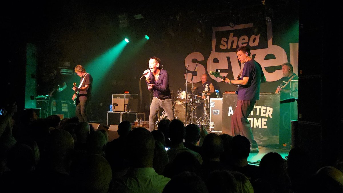 iJimbob's tweet photo. @shedseven what an awesome night of music from the best band ever @Ricktw1tter @TomGladwin2 https://t.co/84mn5sRn1r