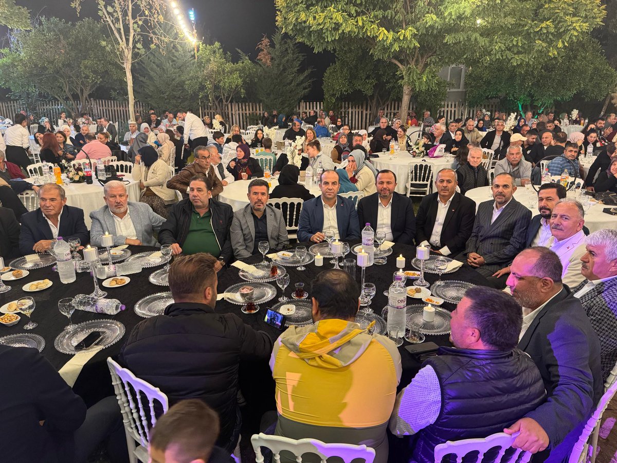 KonyaaltAk's tweet photo. İlçe Başkanımız Tayfun Bayar yönetim kurulu üyelerimiz Kadın Kolları Başkanımız ve yönetimi Meclis Üyelerimiz katılımıyla  Yönetim Kurulu Üyemiz Osman Kıllar’ın oğlu Muhammet Ali&amp;Dilek çiftinin düğün merasimine katılım sağladılar.
@alicetin_07 
@TayfunBayar7 https://t.co/kTfE4wQi51