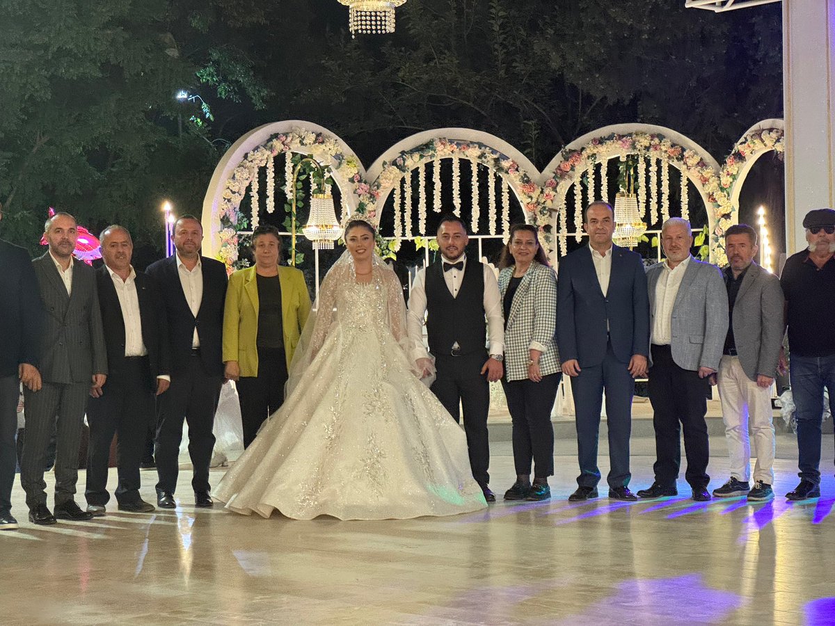 KonyaaltAk's tweet photo. İlçe Başkanımız Tayfun Bayar yönetim kurulu üyelerimiz Kadın Kolları Başkanımız ve yönetimi Meclis Üyelerimiz katılımıyla  Yönetim Kurulu Üyemiz Osman Kıllar’ın oğlu Muhammet Ali&amp;Dilek çiftinin düğün merasimine katılım sağladılar.
@alicetin_07 
@TayfunBayar7 https://t.co/kTfE4wQi51