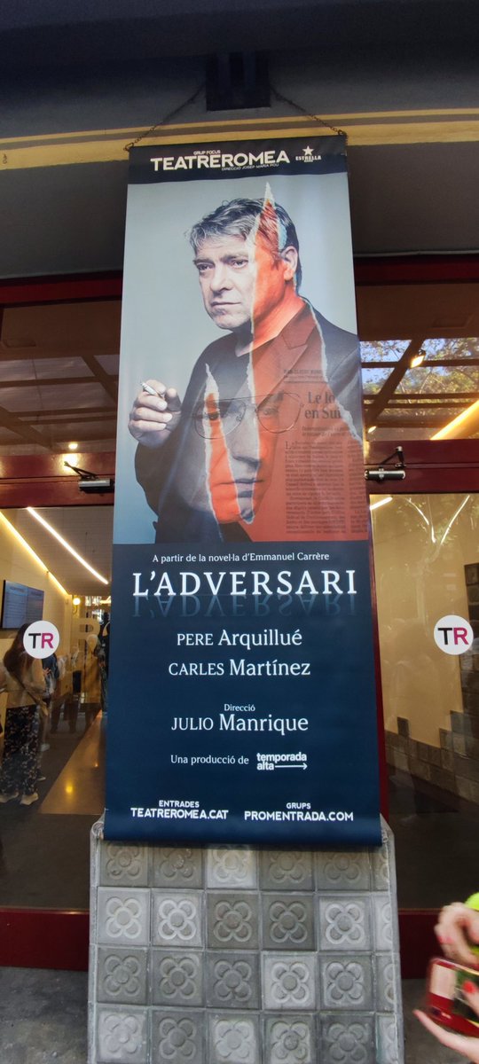 Jomaorcas's tweet photo. L'ADVERSARI.TEATRE ROMEA. Magnífica interpretació de CARLES MARTÍNEZ i PERE ARQUILLUÉ dirigits per JULIO MANRIQUE en una obra basada en el llibre de E. CARRÈRE L'Adversaire(2.000) que relata fets reals.
@Teatre_Romea
#cultura #teatre #BarcelonaCultura #ArtsEscèniques #Focus #bcn https://t.co/2JD56vrwW8