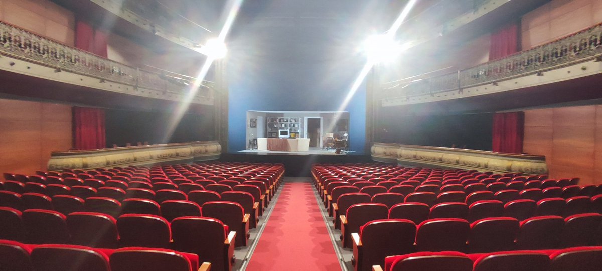 Jomaorcas's tweet photo. L'ADVERSARI.TEATRE ROMEA. Magnífica interpretació de CARLES MARTÍNEZ i PERE ARQUILLUÉ dirigits per JULIO MANRIQUE en una obra basada en el llibre de E. CARRÈRE L'Adversaire(2.000) que relata fets reals.
@Teatre_Romea
#cultura #teatre #BarcelonaCultura #ArtsEscèniques #Focus #bcn https://t.co/2JD56vrwW8