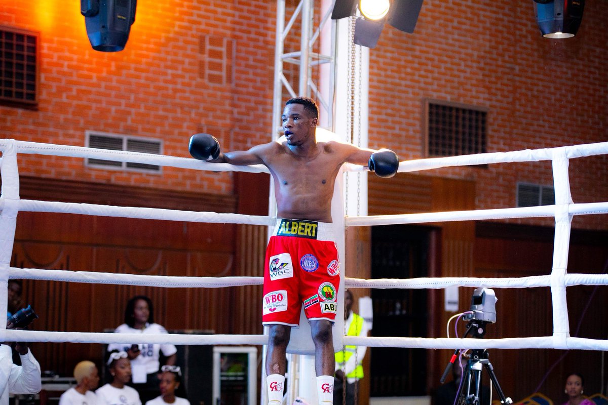 dolebsmedia's tweet photo. How it started, call him Albat Albat! The lion of the savanna. He gave the matches a thrilling start and set the pace for the whole #roarinthering team. 

You can watch us live on Facebook &amp; YouTube on @melkpromotions pages! 
#boxing #boxingday https://t.co/dU8QbnGnfy