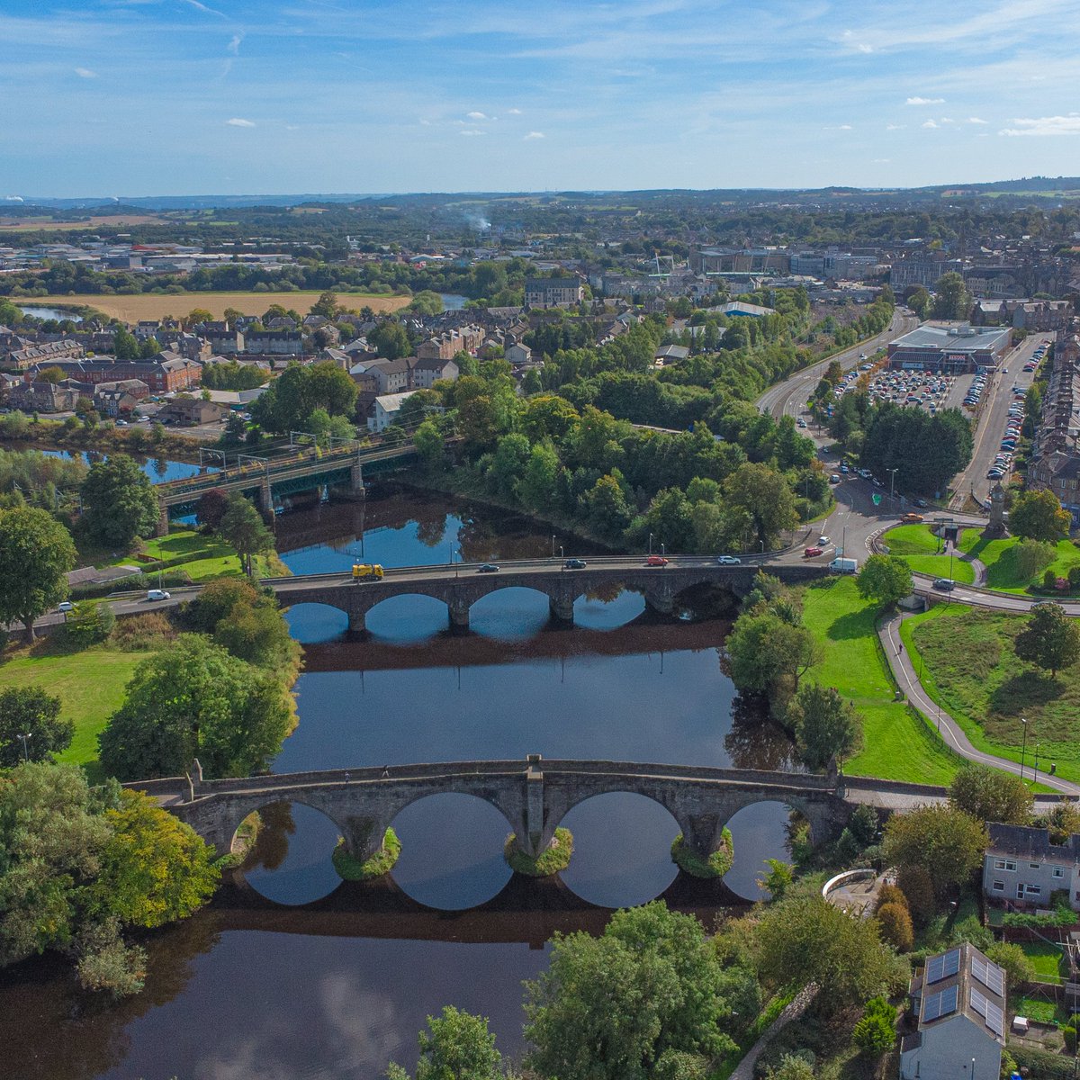 jt__photography's tweet photo. The Stirling Old Bridge and the surrounding area of Stirling with the historic Stirling Castle standing high in the distance π°π΄σ §σ ’σ ³σ £σ ΄σ Ώ
#stirlingoldbridge #stirlingcastle #stirling #stirlingalive #cityofstirling #historicscotland #scotland #visitscotland #jamietaylorphotography https://t.co/m0eEJbiI1Q