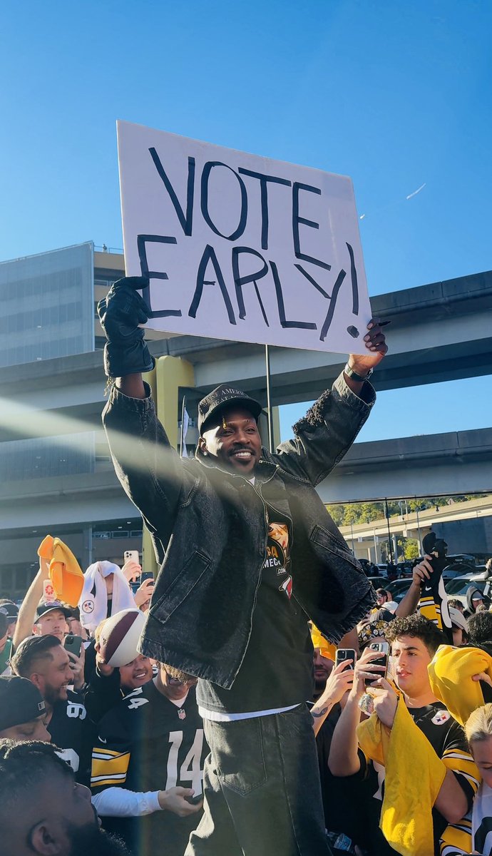 ArynneWexler's tweet image. You heard it from Antonio Brown

VOTE EARLY

Pass it on