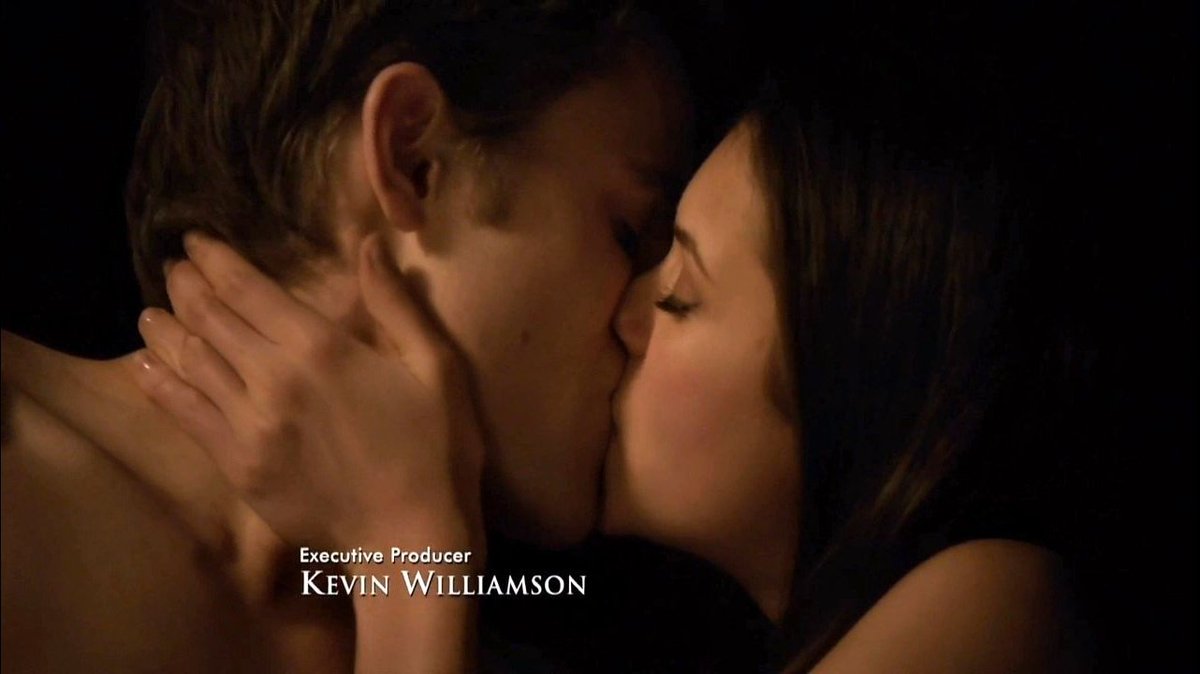 steleidow's tweet photo. "but stefan only wanted elena because she looked like katherine"
-stefan only decided to meet elena after he was sure that elena was nothing like katherine. https://t.co/Z80y1ivVJ4