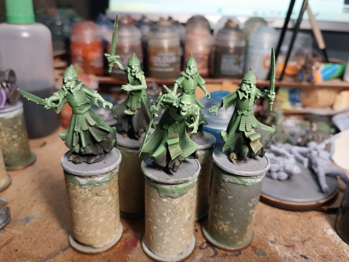 Iampeeb1's tweet photo. @_Peachy_Tips_ Horribly bodged it for spoopy bois. Probably went too heavy early on but they're good enough for tabletop! https://t.co/hNmbCcs8Ls