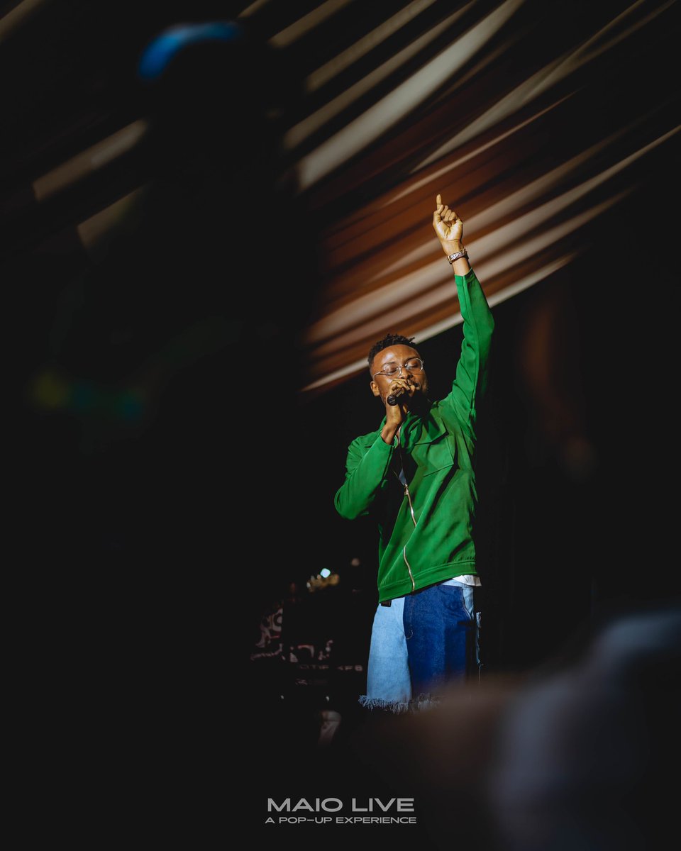 maiomusic_'s tweet photo. JESUS HYPEMAN no be guy name!!! Thank you so much for blessing us!
@geraldbishung ✊🏾❤️
#maiolive https://t.co/HgleBoDBgT