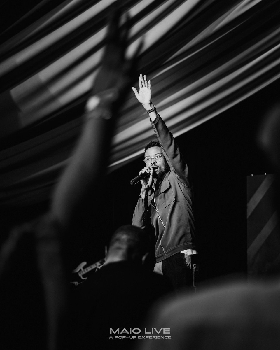 maiomusic_'s tweet photo. JESUS HYPEMAN no be guy name!!! Thank you so much for blessing us!
@geraldbishung ✊🏾❤️
#maiolive https://t.co/HgleBoDBgT