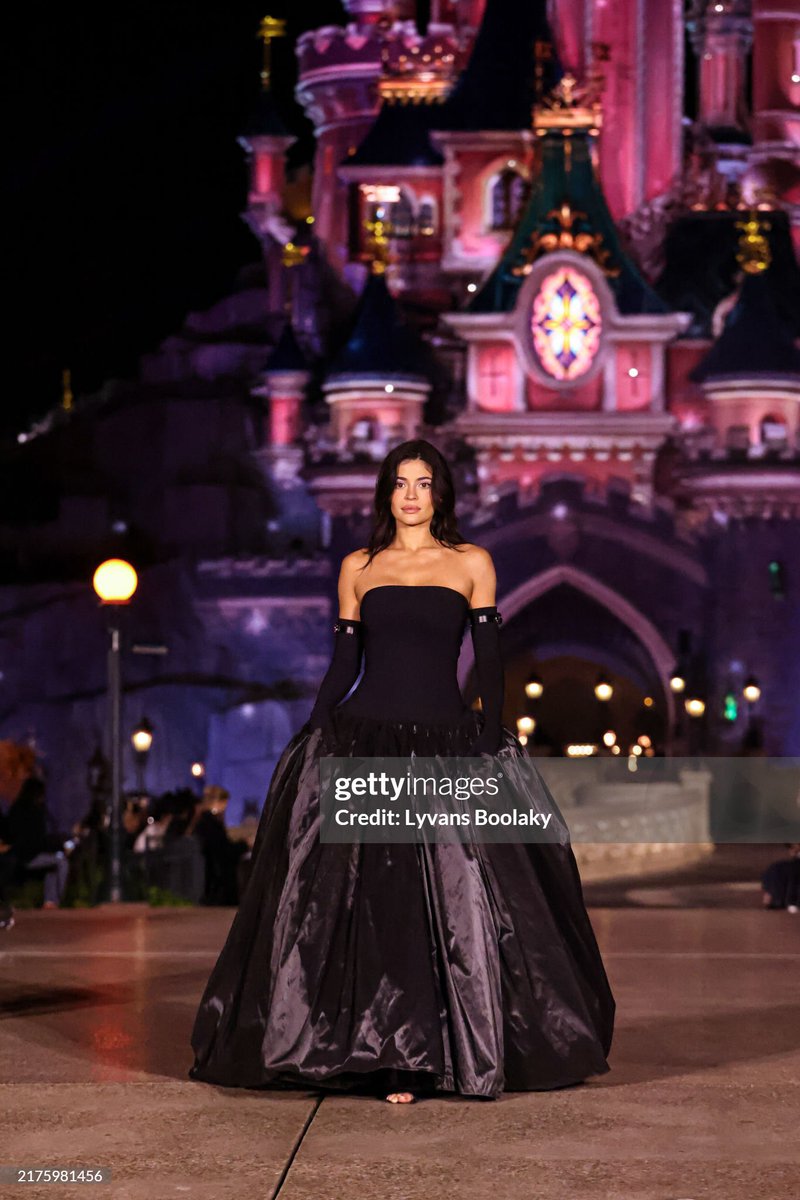 #iGettyImagesRP › P͟h͟o͟t͟o͟s͟ &amp; Videos
Search for 𝗘𝘃𝗲𝗻𝘁 › #FashionWeekRP

U͟p͟d͟a͟t͟e͟d͟: OCT/20 — 𝗡𝗼̈𝘃𝗮𝗵 𝗞. 𝗥𝗶𝘃𝗶𝗲́𝗿𝗲 (<a href="/almamalherida/">Me mudé a @musefairies !</a>) closes the #ParisFWRP on the <a href="/CoperniRP/">Coperni ᴿᴾ</a> catwalk in <a href="/iDisneylandRP/">𝖣𝗂𝙨𝗇𝗲𝘆𝗹𝖺𝗇𝖽 ᴿᴾ</a> <a href="/RPFashionWeek/">𝗙𝖺𝙨𝘩𝗂𝗼𝗇 𝘞𝗲𝗲𝙠 ᴿᴾ</a>