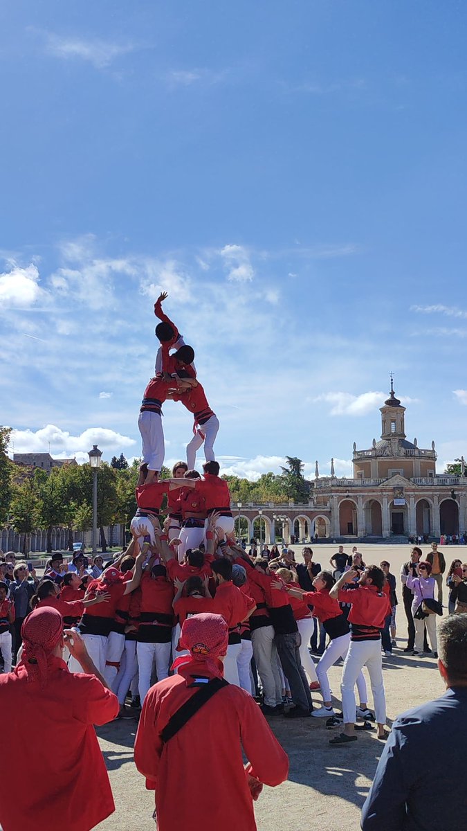 CCastelleraMAD's tweet photo. ¡Gatoooss! 😻 ¡Ayer vivimos un gran sábado en Aranjuez!

Una fantástica mañana de castells en un escenario de encanto 🫶🏻 https://t.co/EYgNxjkYNQ