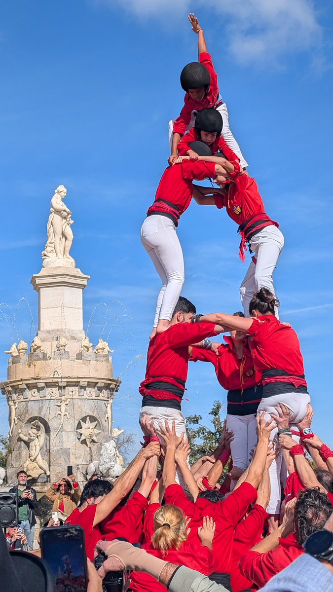 CCastelleraMAD's tweet photo. ¡Gatoooss! 😻 ¡Ayer vivimos un gran sábado en Aranjuez!

Una fantástica mañana de castells en un escenario de encanto 🫶🏻 https://t.co/EYgNxjkYNQ