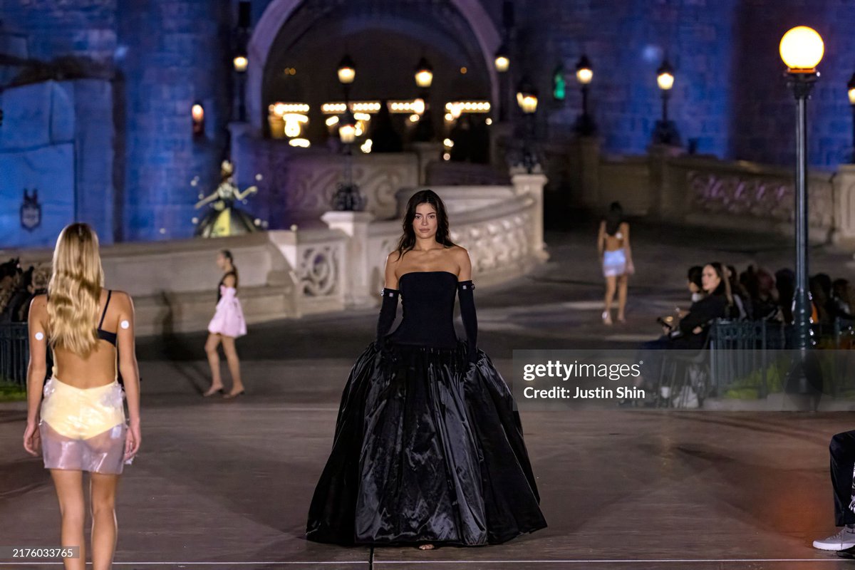 #iGettyImagesRP › P͟h͟o͟t͟o͟s͟ &amp; Videos
Search for 𝗘𝘃𝗲𝗻𝘁 › #FashionWeekRP

U͟p͟d͟a͟t͟e͟d͟: OCT/20 — 𝗡𝗼̈𝘃𝗮𝗵 𝗞. 𝗥𝗶𝘃𝗶𝗲́𝗿𝗲 (<a href="/almamalherida/">Me mudé a @musefairies !</a>) closes the #ParisFWRP on the <a href="/CoperniRP/">Coperni ᴿᴾ</a> catwalk in <a href="/iDisneylandRP/">𝖣𝗂𝙨𝗇𝗲𝘆𝗹𝖺𝗇𝖽 ᴿᴾ</a> <a href="/RPFashionWeek/">𝗙𝖺𝙨𝘩𝗂𝗼𝗇 𝘞𝗲𝗲𝙠 ᴿᴾ</a>